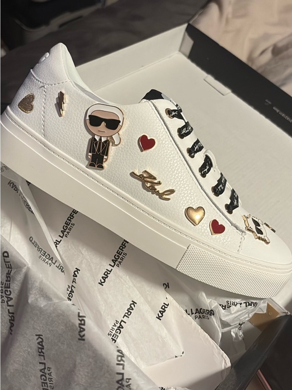 NIB Karl Lagerfeld White Leather Low-Top Sneakers with Gold and Red Charms ♥️⚡️